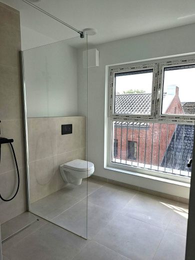 Wohntraum am Stadtrand von Wedel - Penthousewohnung mit zwei Dachterrassen – Bad 1