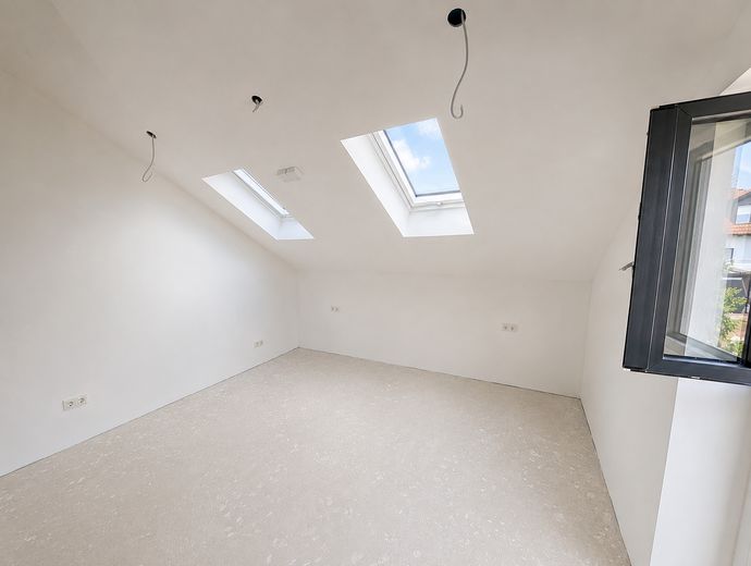 2-Zimmer-Maisonette-Wohnung (81m²) in Kösching mit Balkon (Erstbezug nach Kernsanierung) – Schlafzimmer Ansicht 2