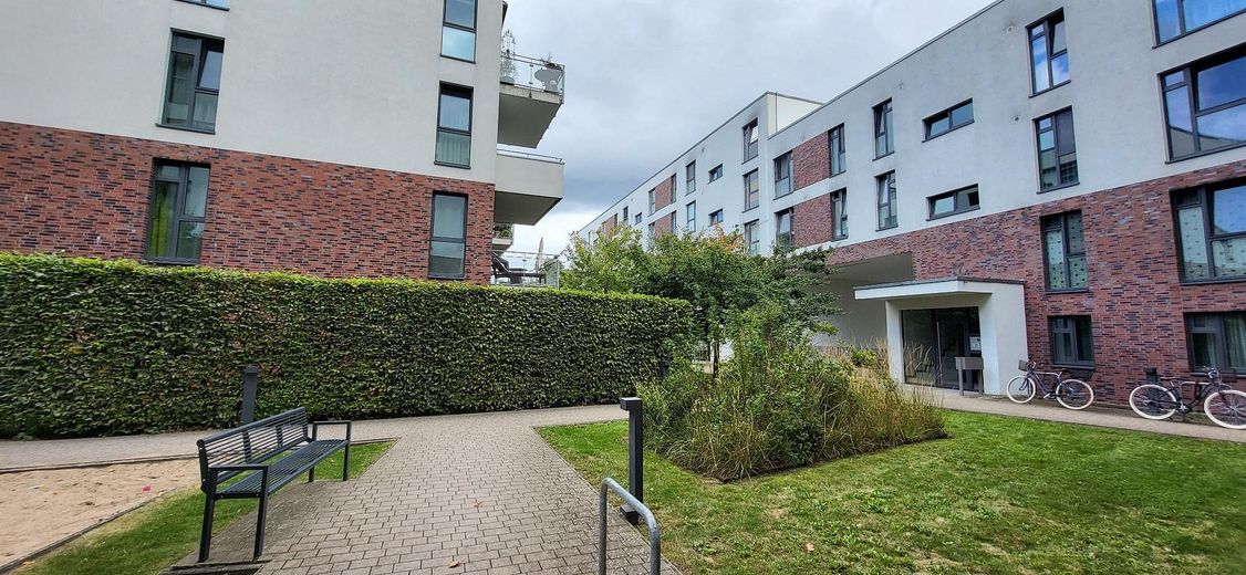 NOWOCZESNE, JAK NOWE, BEZ BARIER ARCHITEKTONICZNYCH, 3-POKOJOWE MIESZKANIE NAD KANAŁEM SCHLEUSENGRABEN W BERGEDORF – Hausausgang