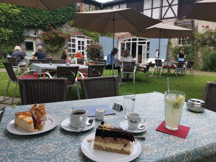 Grüne Oase am Rande der Altstadt – Café Kloster Brunshausen