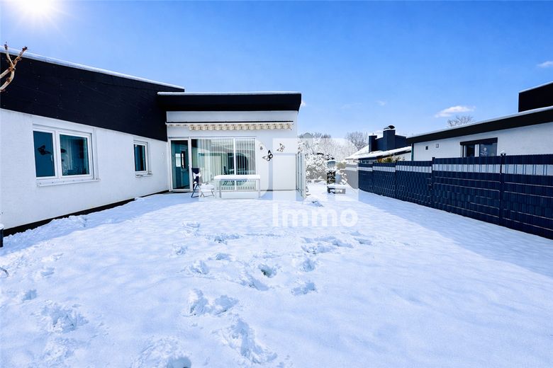 (R)eserviert! Altengerechter gepflegter Bungalow mit Gartenbereich, Terrasse, Garage – Rückansicht Gartengrundstück