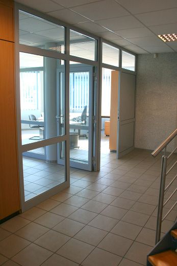 Produktions-, Lager- und Büroflächen in Salzkotten – Büroflur Turm