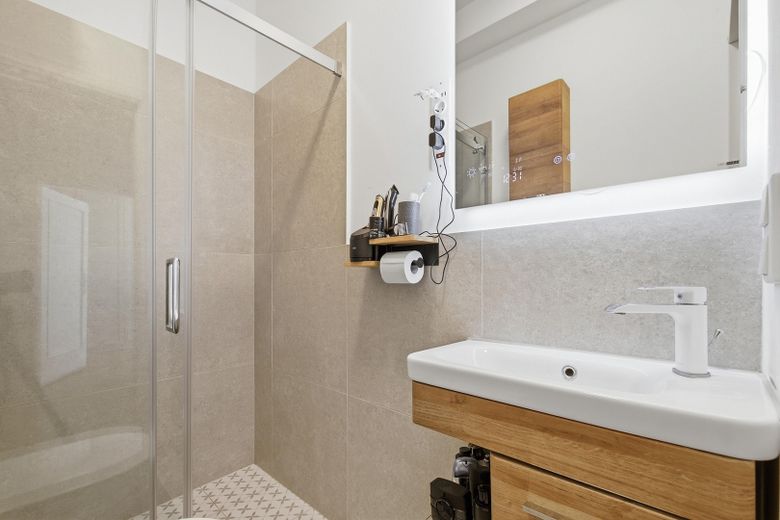 Reihenhaus – Hochwertig saniert und mit modernster Technik ausgestattet – Badezimmer 2