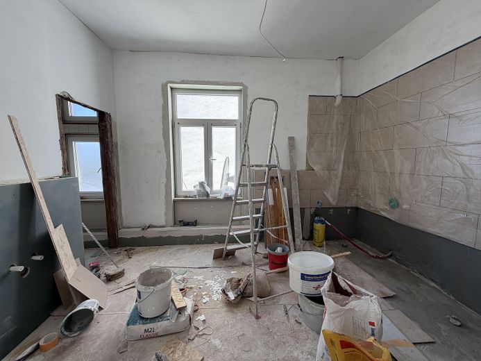 *Erstbezug* Kernsanierte 3-Zimmer Altbau Wohnung mitten im Nordend mit EBK und Skylineblick – Badezimmer 