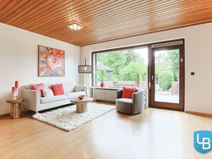 Mehr Platz geht nicht! Reihenendhaus mit Einliegerwohnung und Doppelgarage in Kiel-Mettenhof! – फोटो 1