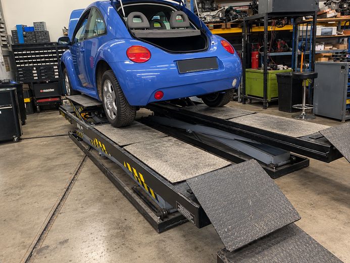 Abitare nel lusso in un attico di 200 m² con capannone, officina, produzione e attività commerciale – Große Hebebühne