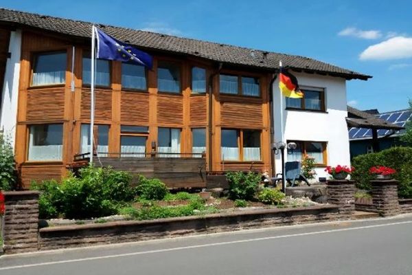Spacious architect-designed house multi-generation house living and working or vacation apartments
 65,000 EUR p.a.