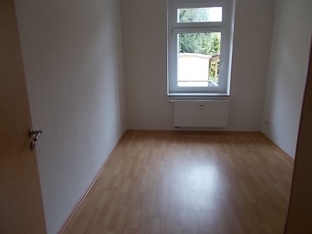 *** Großzügige 3-Zimmer mit Laminat, Wannenbad und Balkon! Carport oder Stellplatz mgl. – DSCN0030