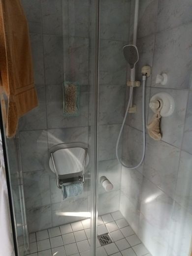 Wohnung Erdgeschoss mit Terrasse – Badezimmer Dusche
