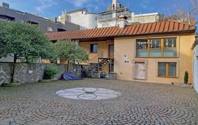 Wymarzone mieszkanie bezpośrednio nad Renem – wysokiej jakości gruntownie odnowione w Köln-Rodenkirchen – Hofansicht