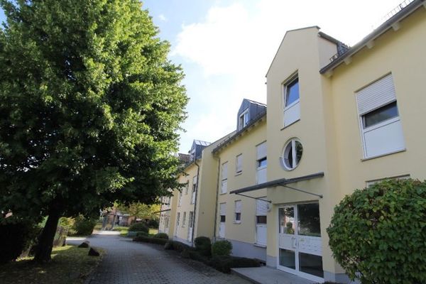 *** Appartamento di 3 locali in una zona residenziale rinomata di Penig con cucina componibile + balcone + garage sotterraneo ***
