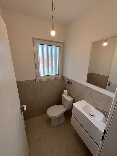 Sanierte ruhige Wohnung im Herzen von Korntal mit Garage, Balkonkraftwerk, Wallbox, 2 Sonnenbalkone – WC