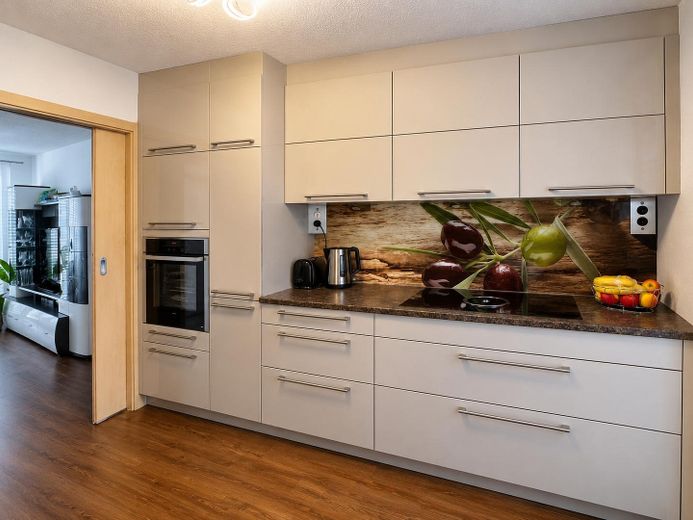 Exklusive 4-Zimmer-Penthouse-Wohnung in der Stadtmitte Offenburg – Küchenzeile links