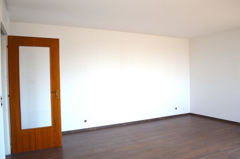geräumiges Wohnzimmer 