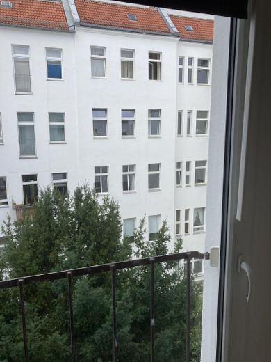 Altbau Single Wohnung in Bestlage – Ausblick zum Hof