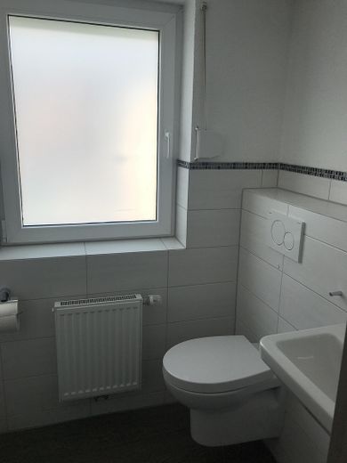 Mehrfamilienhaus - 5 Wohnungen u. 2 Garagen – Whg-1 Gäste WC