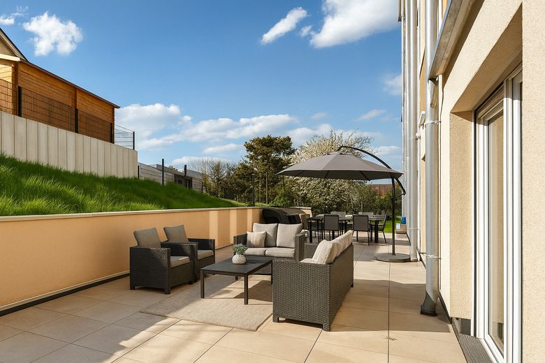 Exklusive Maisonette - Mietwohnung im Erdgeschoss für Familien! – Terrasse (KI-Staging) 