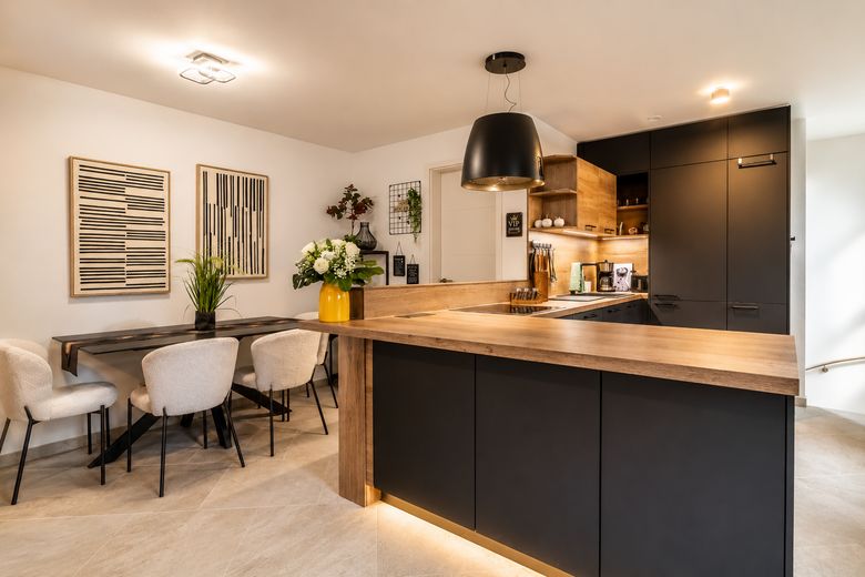 Modernes Wohnen auf 2 Ebenen – exklusive Maisonette mit Garten und Designküche – Foto 3