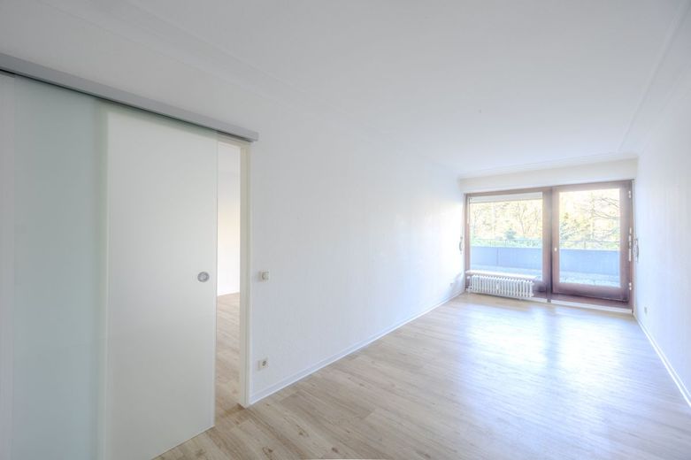 Attraktives Rahlstedt: Balkon miot 2-Zimmer Wohnung mit Tiefgaragenplatz kutzfristig verfügbar. – Schlafzimmer