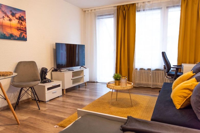 Möblierte 1-Zi Wohnung mit neuer EBK und Balkon in Sindelfingen – Klein und Fein 