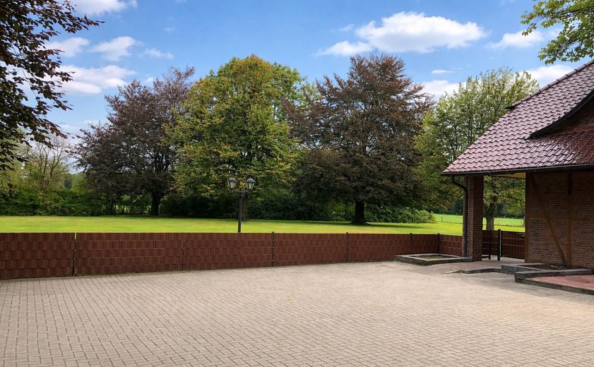 Resthof / Landhaus + 600 m² Hallenfläche – Wohnen & Arbeiten in Westerstede – Haupthaus mit Hof