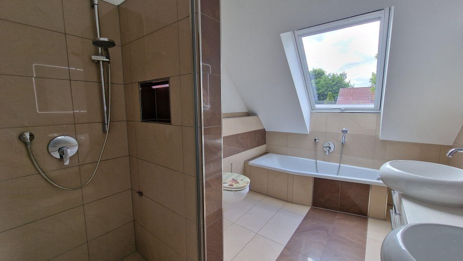 🏡 Wohnen wie im Haus auf 2 Etagen – Vollbad, Dusch und Wanne