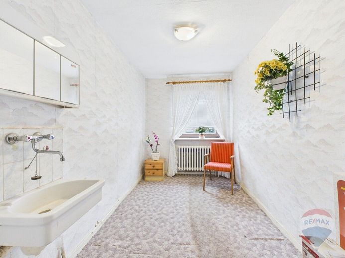 5 Zimmern auf großem Erbpachtgrundstück - ideal für Familien! – Schlafzimmer Erdgeschoss