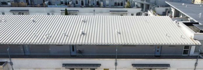 KOMPAKTOWE I KOMFORTOWE | Kawalerka z zabudową kuchenną, balkonem i windą