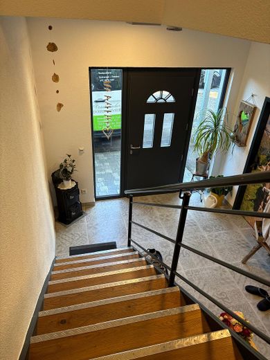 Stilvolles Landhaus mit vielseitig nutzbarer Werkstatt – Eingangsbereich