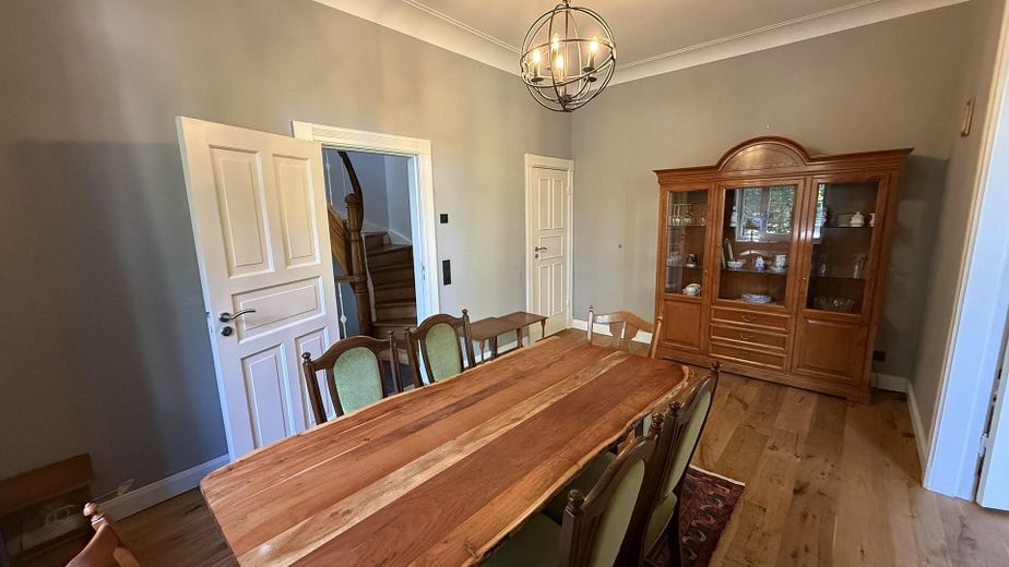 Möbliertes Haus 154 m² | 5,5 Zi | Garten | nahe Nienstedten | Wohnen auf Zeit 3–33 Monate – Esszimmer