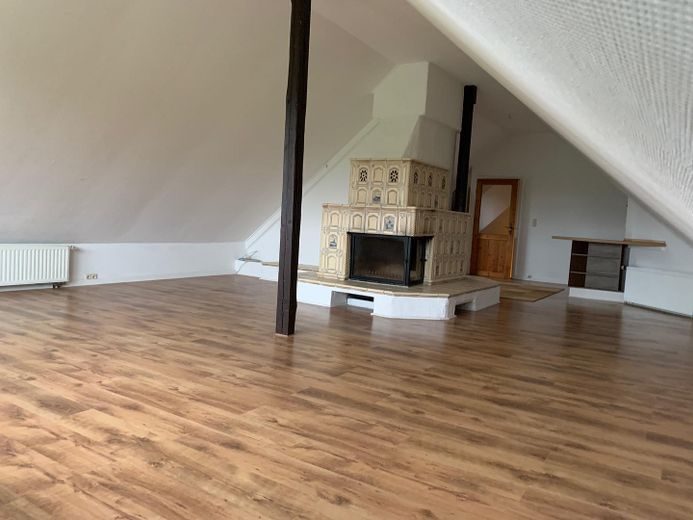 Wohnzimmer mit Kamin