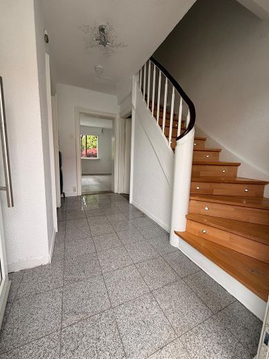 Reihenhaus mit Garten & Dachausbau-Potenzial – 4 Zimmer, provisionsfrei | Goslar - Georgenberg – Eingang mit Treppe