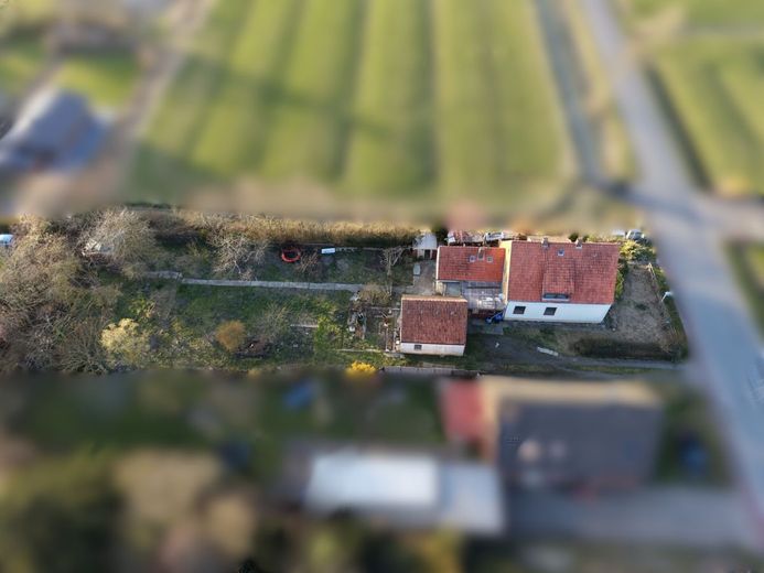 Sanierung gestartet! Haus mit Fahrplan &amp; 
1.603 m² Grundstück an der Nordsee – Luftaufnahme