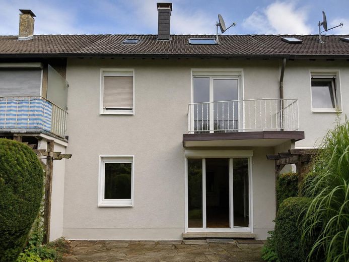 Provisionsfrei von privat: Modernisiertes Reihenhaus mit Garage in Hagen-Ems – Rückansicht vom Garten
