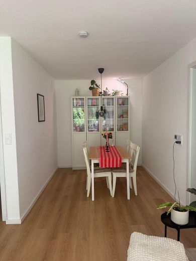 Renovated 3-room apartment with fitted kitchen and south-facing loggia in Kirchdornberg – Esszimmer