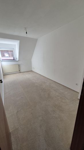 Casa a schiera di testa ben tenuta con giardino recintato e posto auto coperto – Kinderzimmer 1