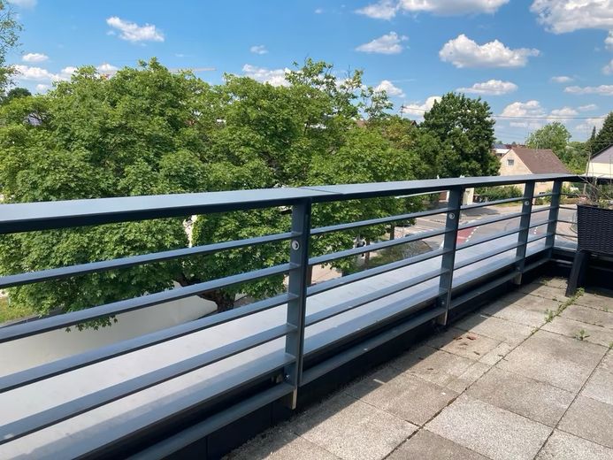 August Provisionsfrei! Stadthaus 5 Zi., 2 Bäder, 2 Dachterrassen, 2 TG – Energie A, Bezug Dez. – 1. Dachterrasse