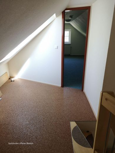 Bright office premises in a quiet location in 13467 Berlin-Hermsdorf – offener Bereich Spitzboden