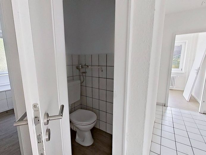 Großzügig gestaltete 4-Zi.-Whg. mit BALKON und viel Komfort – Foto 11