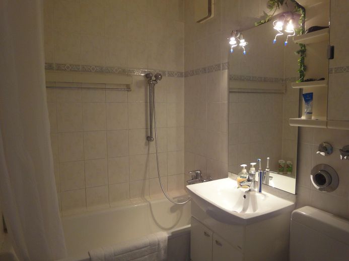 Wannenbad mit Dusche
