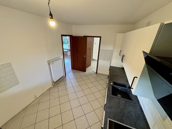 Heller 5-Zimmer-Bungalow mit Kamin, großem Garten & Doppelgarage | Stadtgrenze Hamburg – Küche