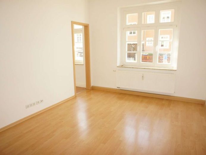 Frisch renoviert ! Laminat - Bad mit Dusche - geräumige Zimmer !!! – Foto 1