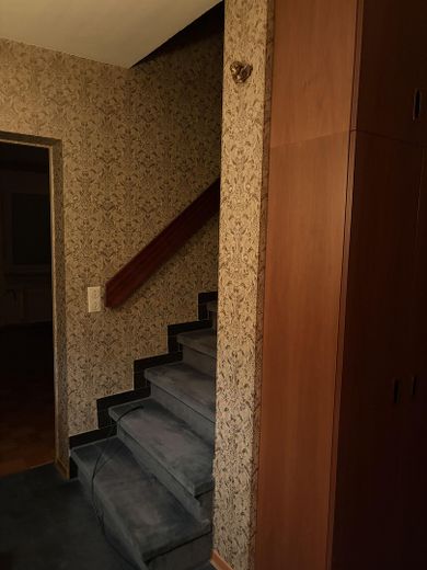 Affascinante casa a schiera in posizione tranquilla con garage – Treppe zum OG