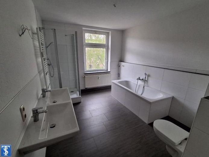 Großzügiges Wohnen über den Dächern von Adorf – Charmante 4-Raum-Dachgeschosswohnung mit Einbauküche – फोटो 1