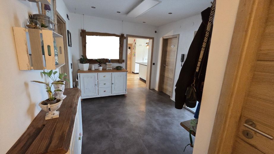 Ampio bungalow con giardino, finiture di pregio e area aggiuntiva opzionale – Flur