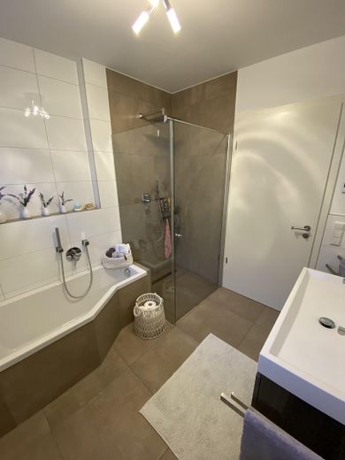 Helle 4-Zimmerwohnung in Nagold *Neubau*Fussbodenheizung * Südlage * – Badezimmer