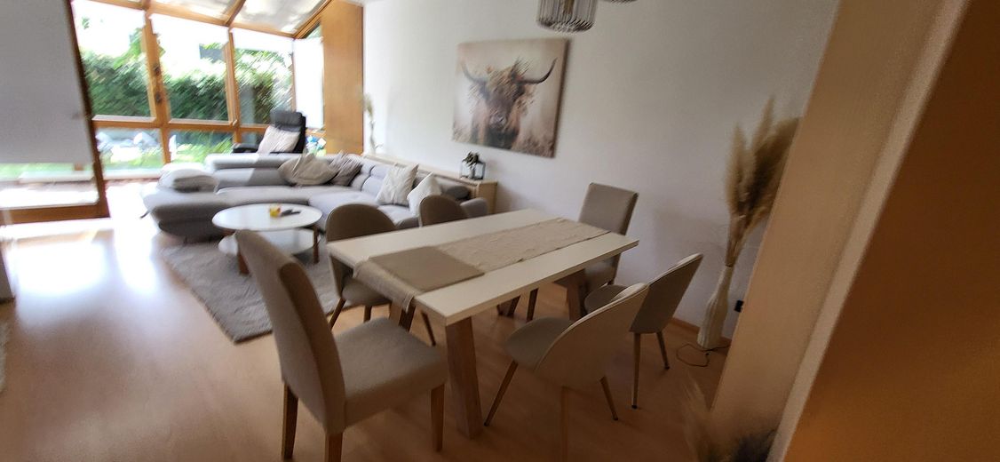 Exclusive 3-room apartment, fitted kitchen, terrace, winter garden + garden, top location Pforzheim Nordstadt – Wohnzimmer Essbereich