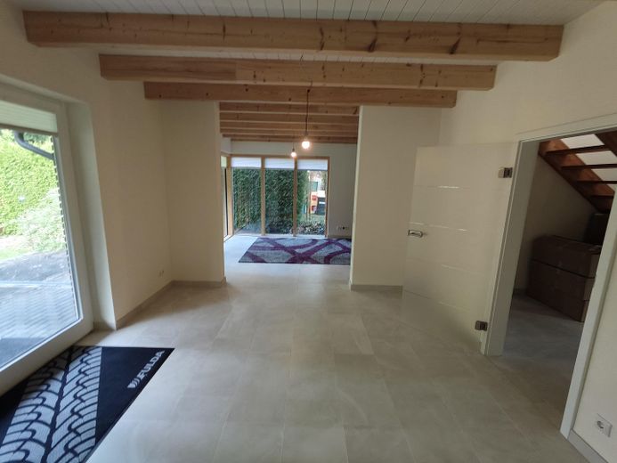 One Roof – Two Self-Contained Houses – Wohn-Esszimmer Haus 2