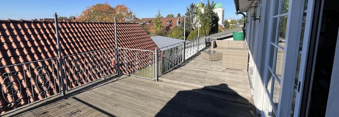 Unique attic apartment in a building with only 2 upper floors, with 30m² roof terrace & fireplace in Burgdorf city center – Dachterrasse Süd-Westlich