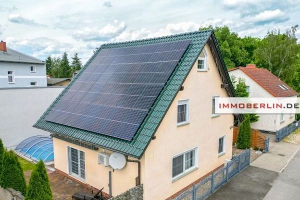 IMMOBERLIN.DE - Energieeffizientes Einfamilienhaus mit PV-Anlage, Wärmepumpe & Sonnenterrasse